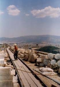 Ouvrier sur l’Acropole, 1998. Photo P.L.